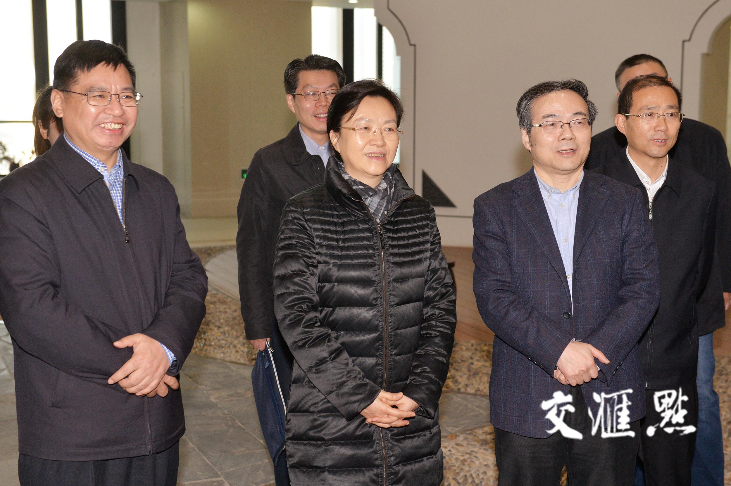 王燕文到新华报业传媒集团慰问新闻工作者:在\"服务提升年\"里
