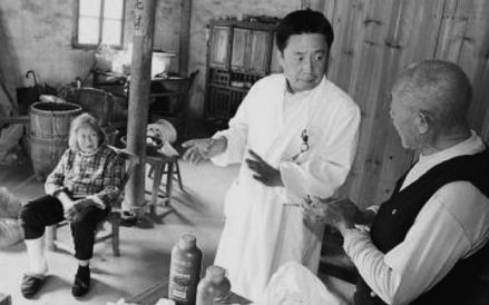 抗战时期日军的一大谎言,空投食物救济灾区,真