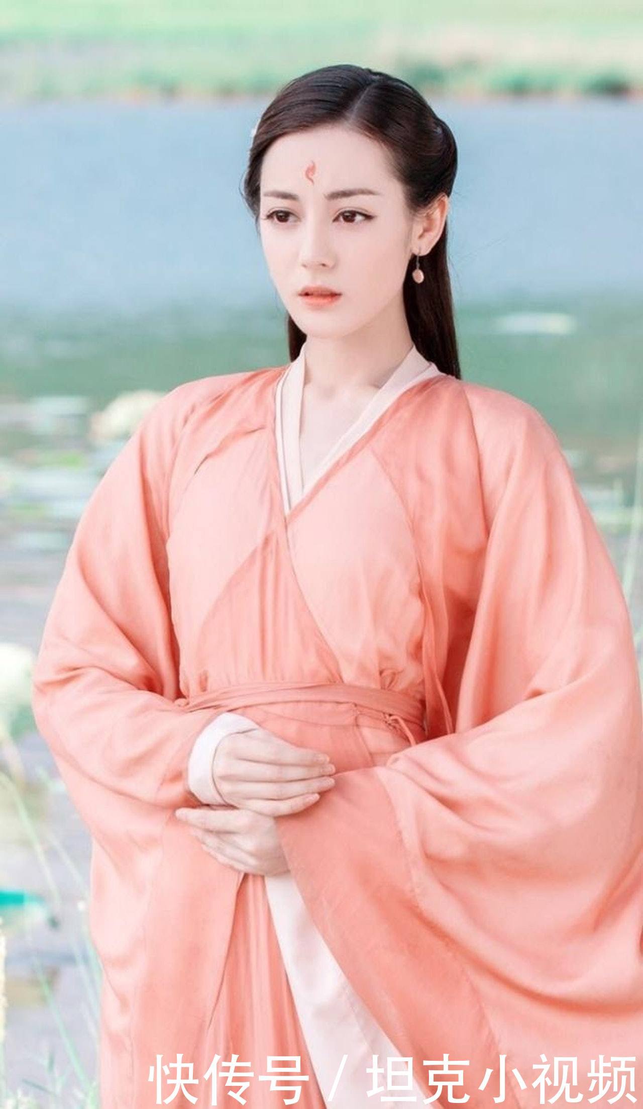 迪丽热巴拒演清宫第一美人香妃 有一个角色最