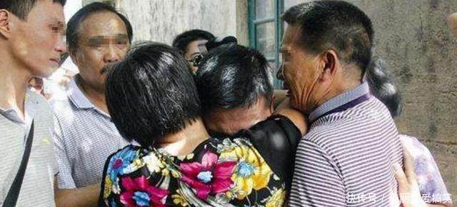 儿子看到高考成绩落泪,父亲把成绩发到微信群