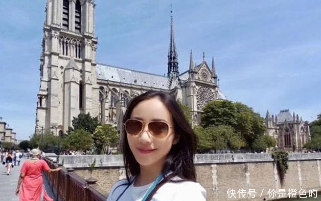 在机场韩雪昂贵的小白鞋被人踩,做出一个举动