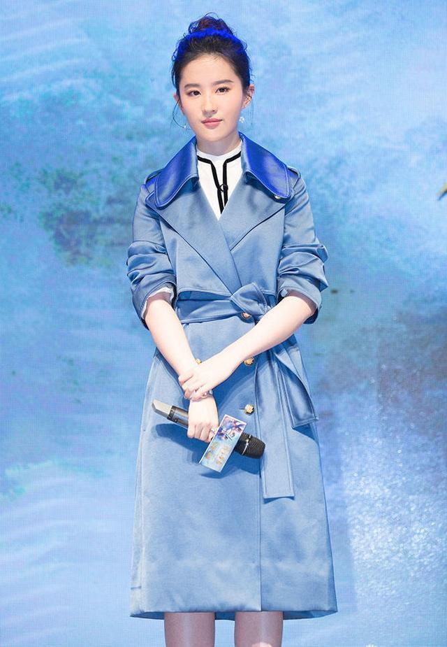 刘亦菲大冬天穿高跟凉鞋,这种时尚潮流你能接