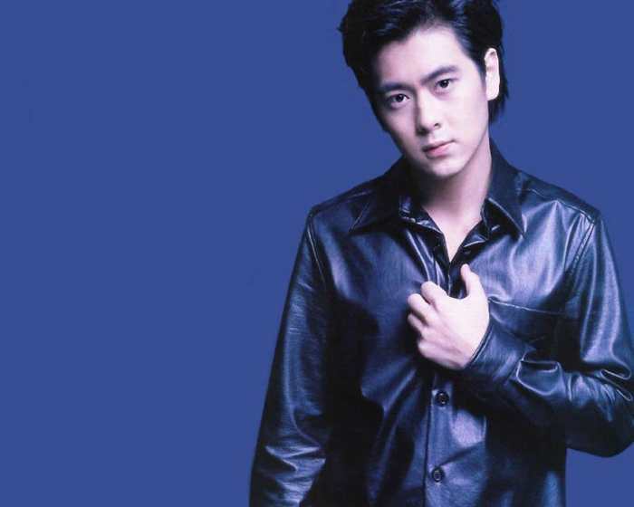 林志颖晒儿子受伤照,眯眼的样子让人既心疼,又