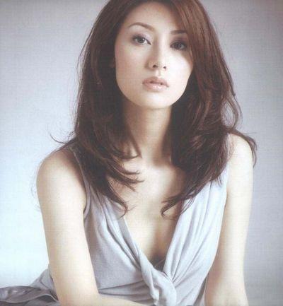 赵雅芝钟楚红因为失误丢了港姐冠军,但冠军李