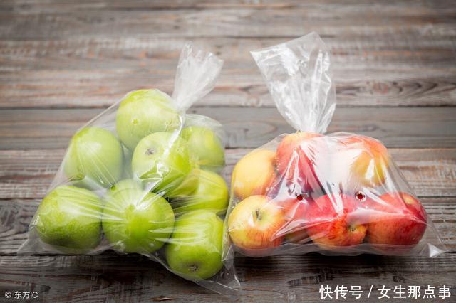 用塑料袋装热食物,有毒有害物质会因高温而析