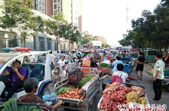 尉氏城市行政执法局开展马路市场整治活动