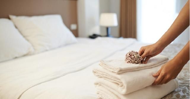 保洁阿姨称自己长了尸斑,老板娘看后:你回家