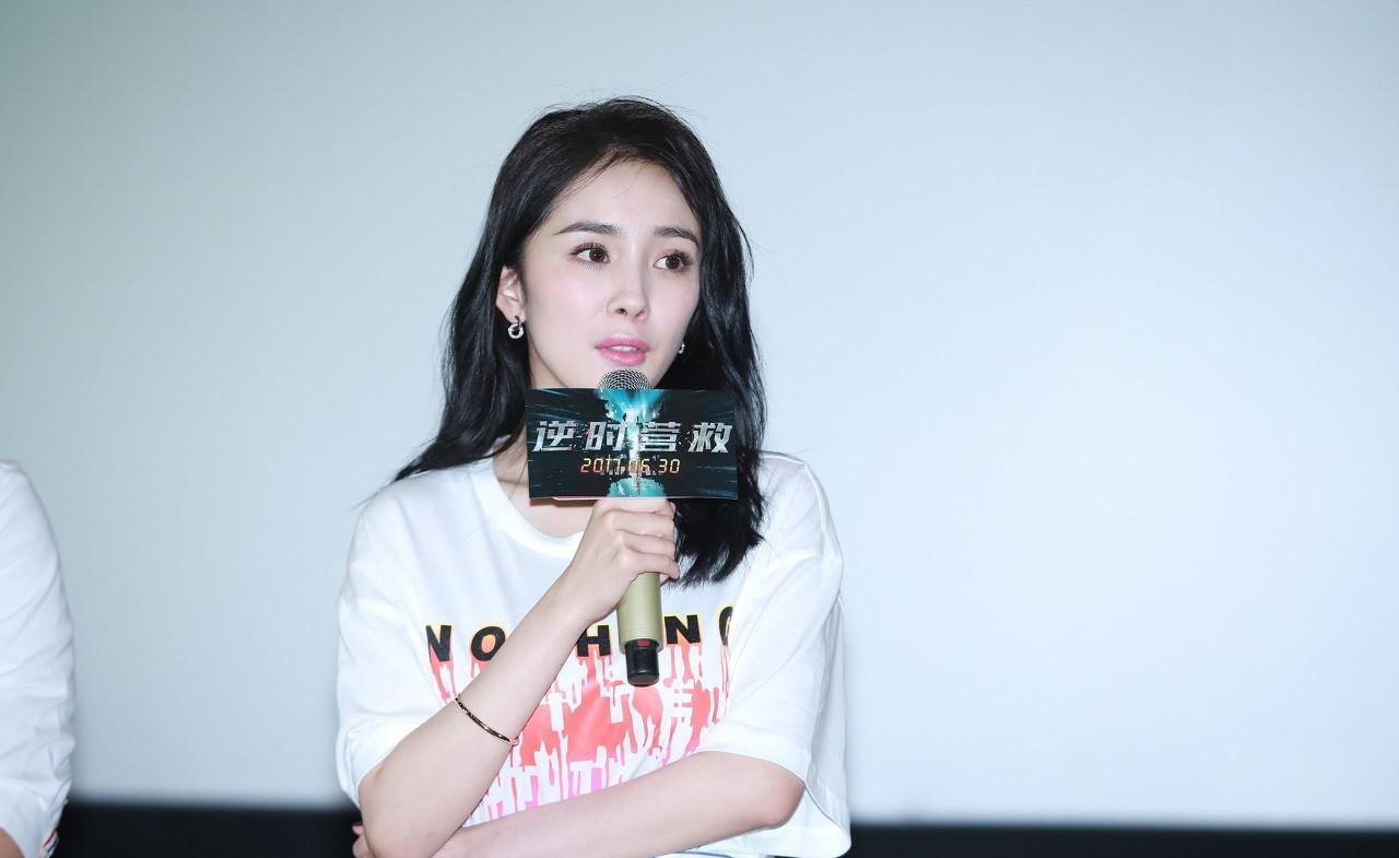 在北京大学生电影节中,李晨隔空表白范冰冰,向