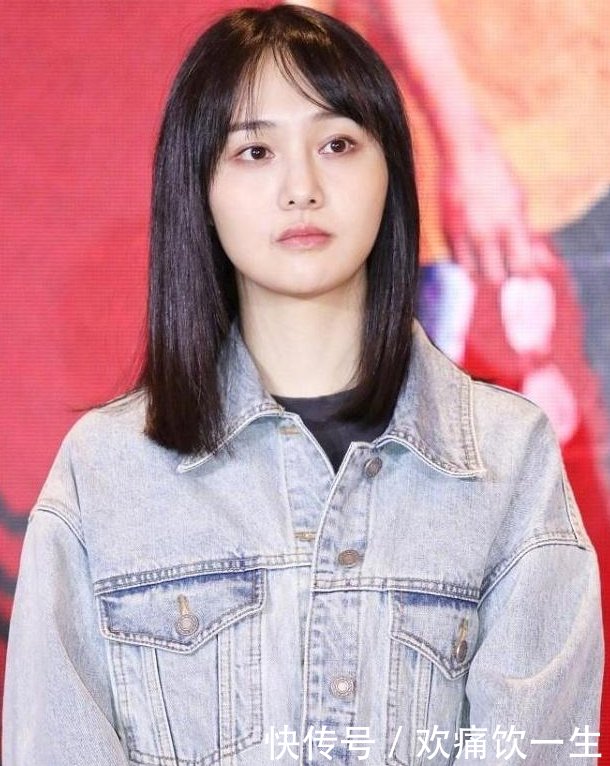 郑爽牛仔衣配短发状态好到爆,素颜出镜依旧是