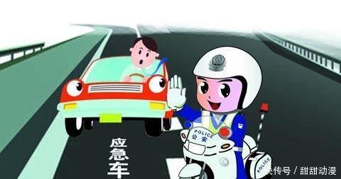 高速开车遇故障,黑衣女子竟然站在行车道内向