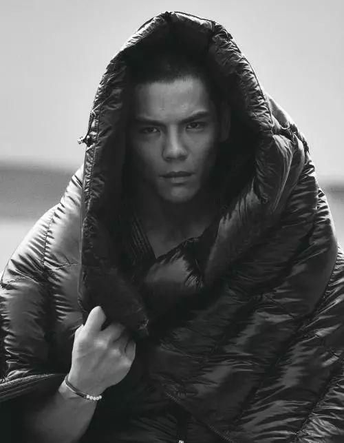 向佐成功求婚郭碧婷,他们打破节目上CP,节目下