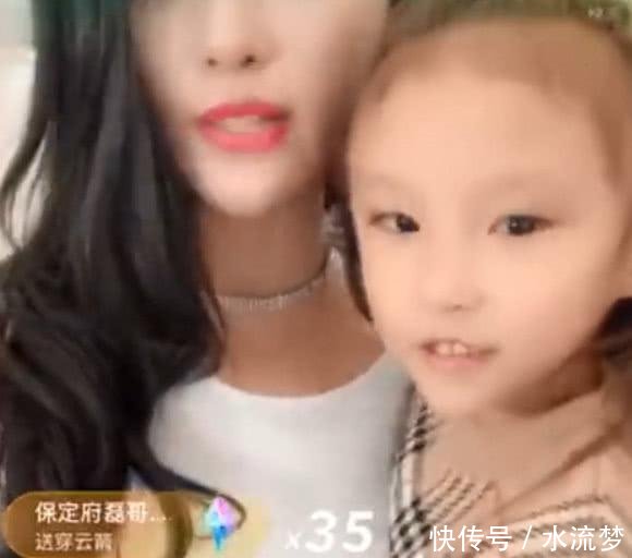 网红二驴变相回归电商,直播间众人围观庆祝,