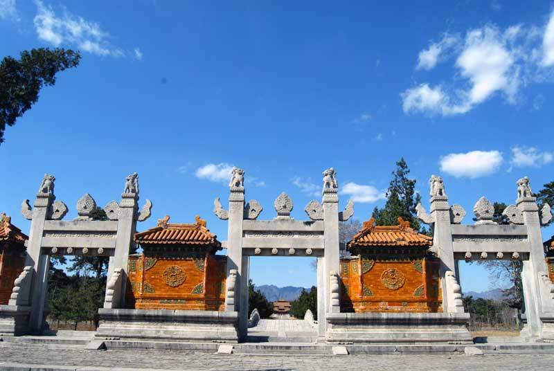 介绍 清东陵位于河北省遵化境内的清东陵是中国现存规模最为宏大,体系