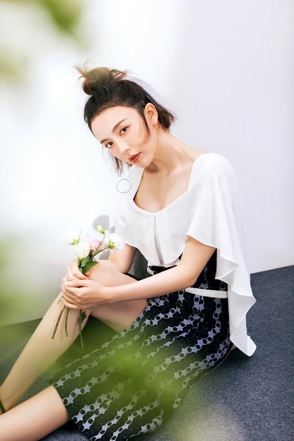 吕佳容露脐大片与袁姗姗相撞！同是于正剧中出来她们有何不一样？