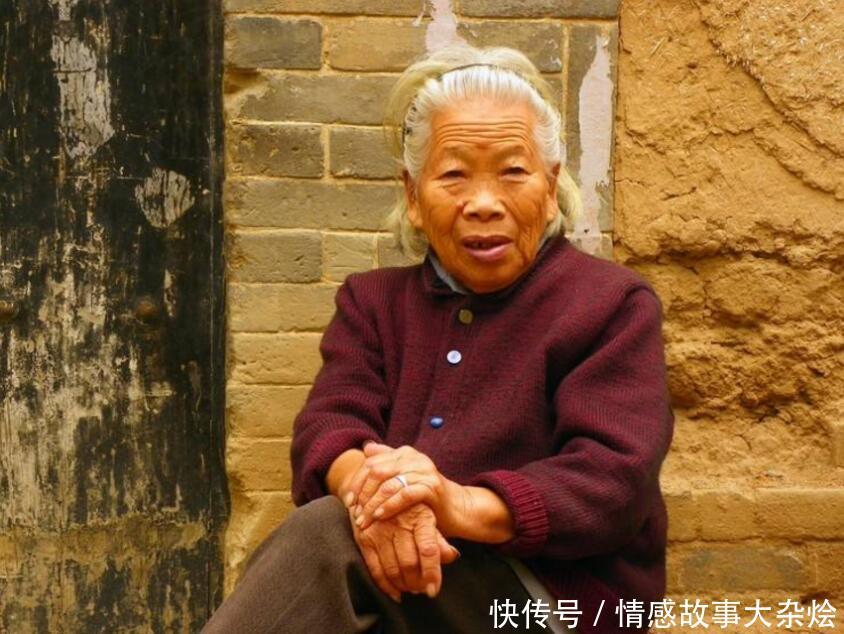 和妻子回娘家,邻居大叔给丈夫说句话,丈夫听完