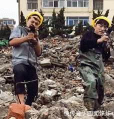 搞笑GIF:虐死单身狗,吃个面条要不要这么刺激