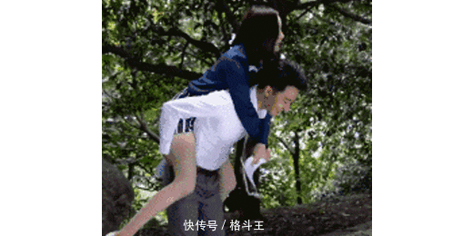 杨幂离婚,黄轩摸腿的一张动图火了,谁注意杨幂