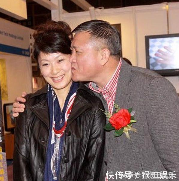 气场盖过周润发、演技秒杀周星驰,万梓良经历