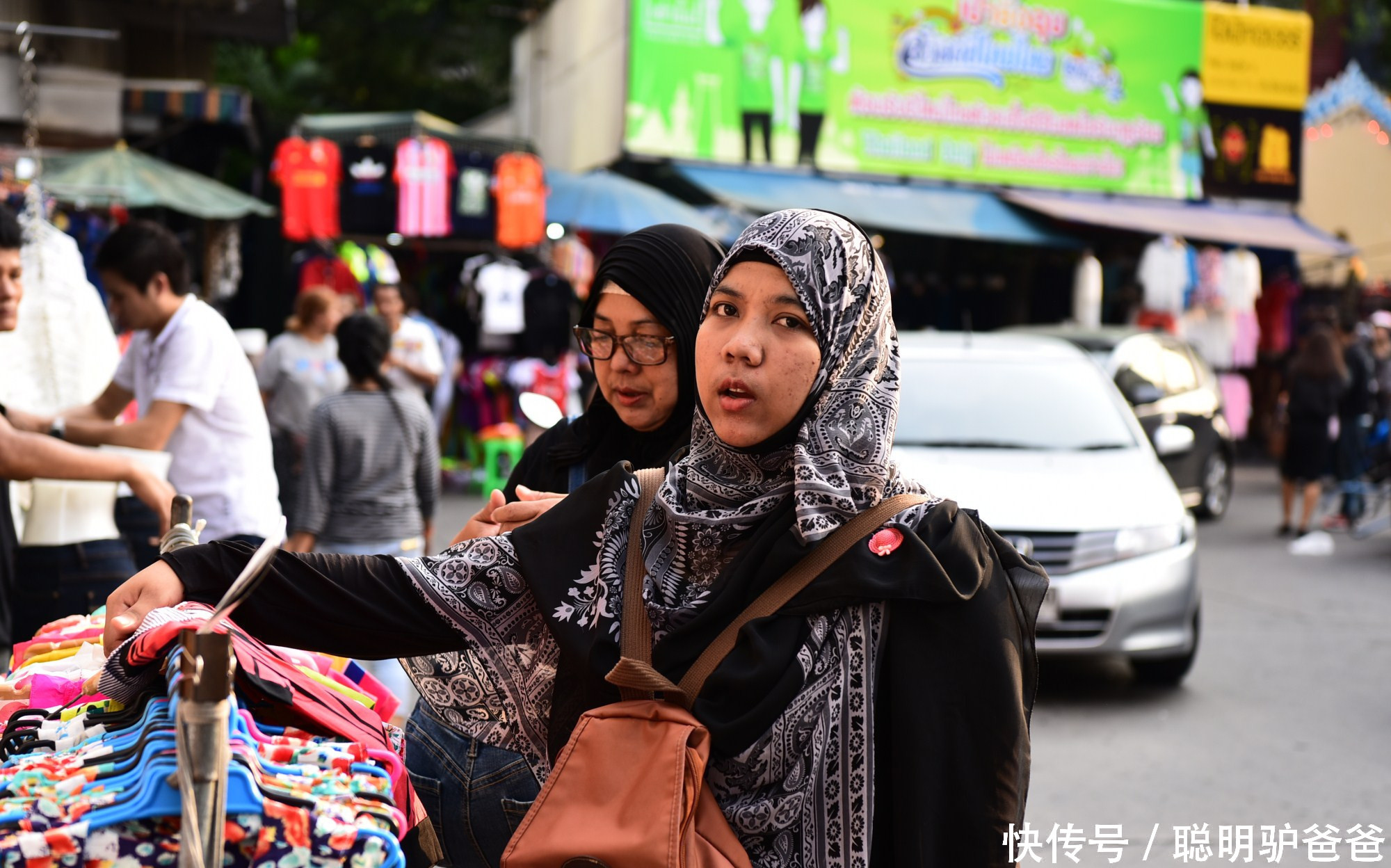 有一个国家,皇家财力多到花不完,它的祖辈们却