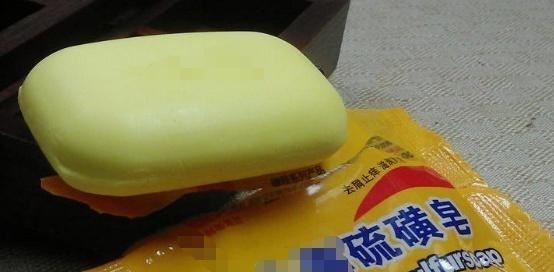 3岁儿子全身螨虫过敏,婆婆把 它 涂在红疹处,不