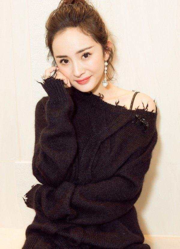 杨幂捐赠事件中间人起诉,网友:我觉得杨幂可能