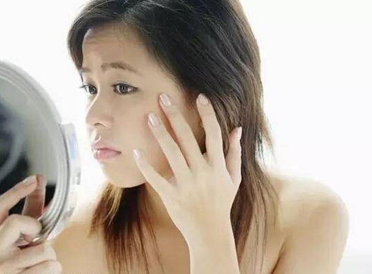 17岁小情侣想打掉腹中胎儿,医生掀开衣服却说:叫你父母来