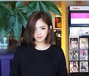 我是一个鹅蛋脸的女生,尖下巴,14岁,留什么发型好看呢