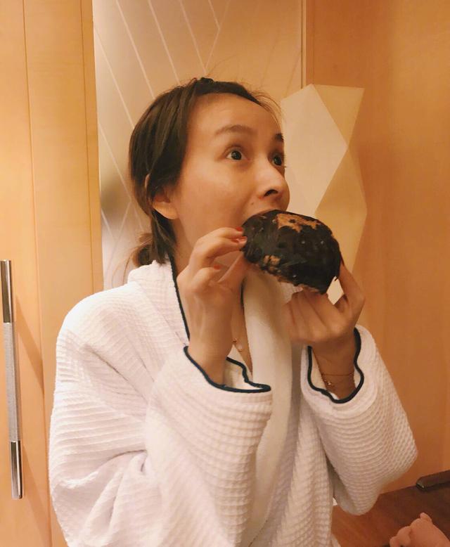 瘦下来的吴昕,要重回100斤巅峰,网友:她吃的黑