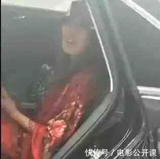 女子打车，刚上车没多久司机嗅到“恶臭味”回头强行将女子赶下车