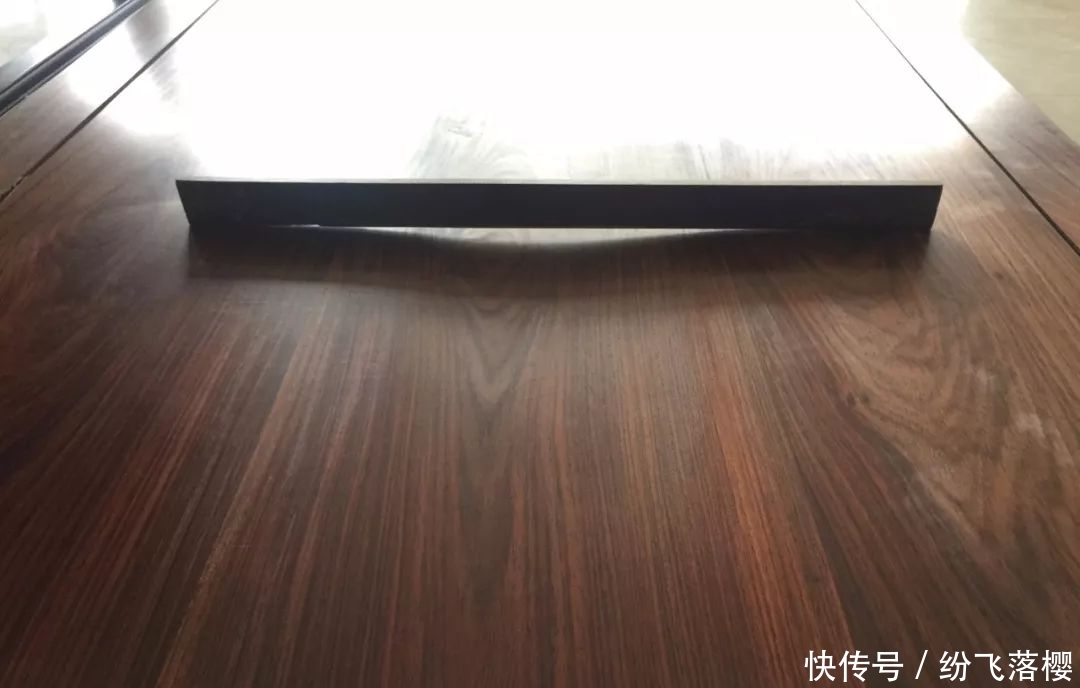 行家挑红木家具时都敲家具?嘉缘面板曝光韵木图片