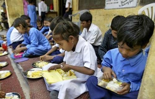 为什么印度人用手抓饭?而且还蔑视用筷子刀叉