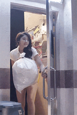 搞笑gif: 说吧,要是你女朋友被绑成这样,你想干什么!
