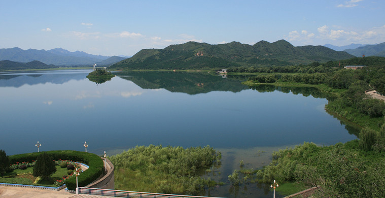 怀柔水库是位于北京市怀柔区城区西侧的水库,拦截怀九河,怀沙河,出口