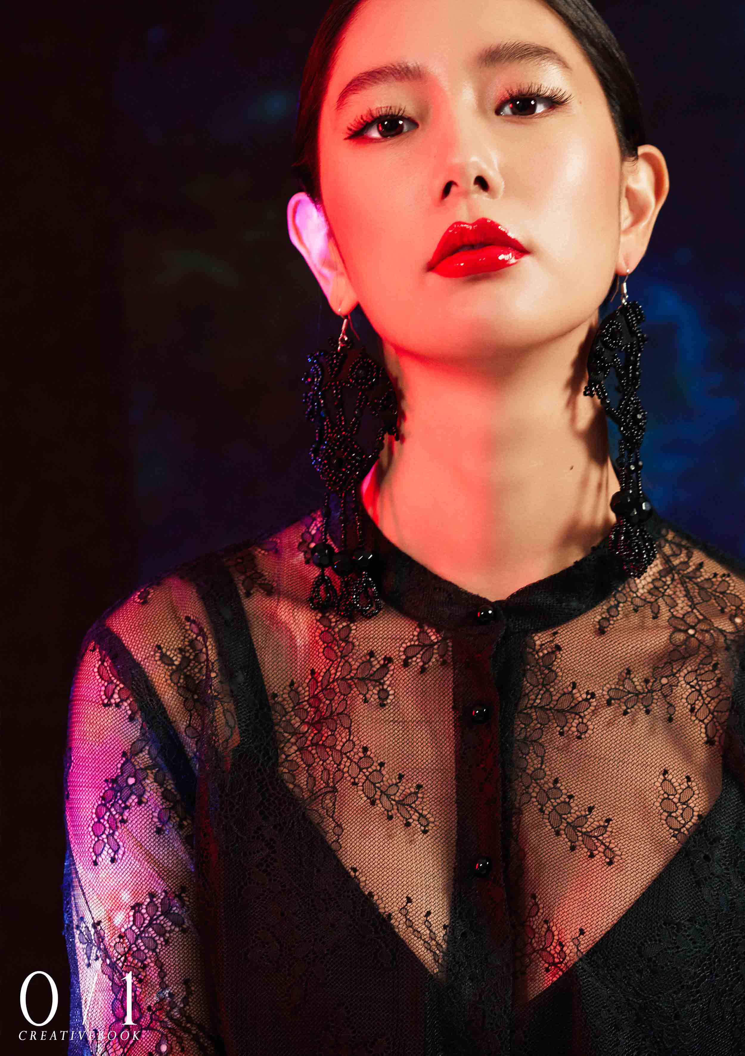 Clara克拉拉梦幻大片曝光 红唇艳丽造型独特