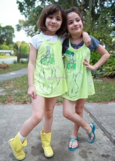 娜奥美(左边这位)穿的靴子谁知道什么牌子,哪能