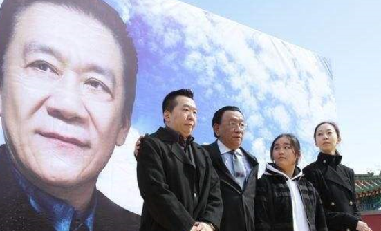 今天春晚怎么没有朱军