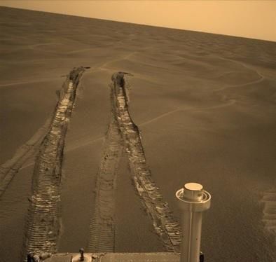 NASA在火星上还有一辆探测车,它为何不去营救