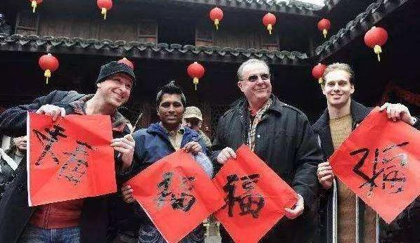 外国人在中国过年,最想学做什么吃的,老外也有