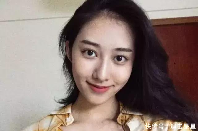 易烊千玺中戏女同学私照曝光, 女粉丝看了 以后