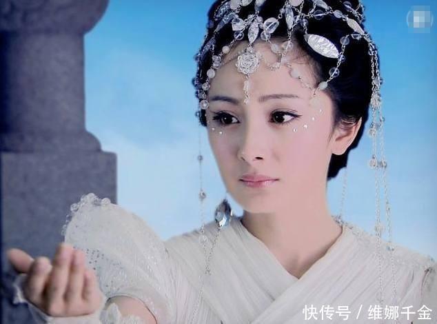 杨幂4个古装白衣造型:前3个都美呆了,唯独最后