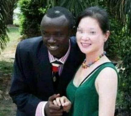 女孩和黑人结婚,半年后受不了离婚,告诉闺蜜后,闺蜜笑了