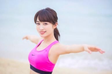 日本00后最美女高中生无法?留级专注学习,看日教材高中英语版外研图片