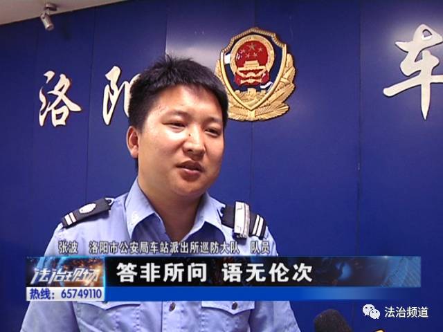 女子恋爱受刺激大街上裸奔视频截图 胡言乱语说自己吸毒(2)