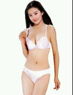 点击图片查看详情 杨幂穿透明内衣_18岁钢管女郎神似杨幂 身材火热湿身照曝光