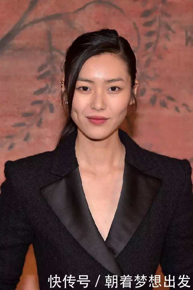 刘诗诗、刘雯、在香奈儿2018早春秀场上证明