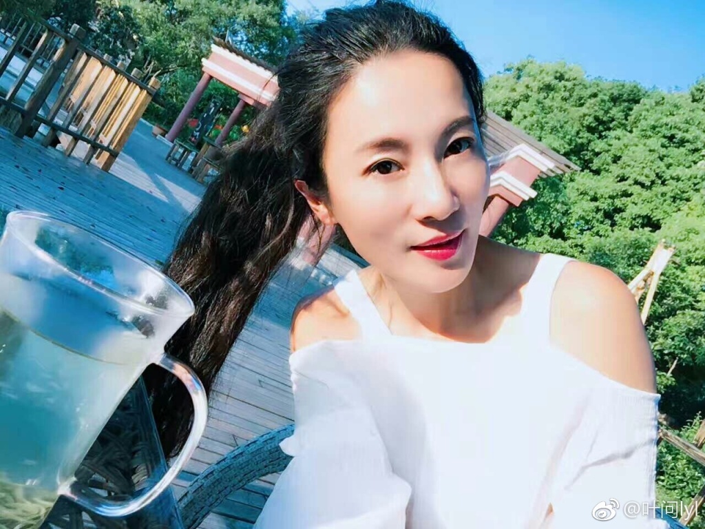 50歲國產健身女神劉葉琳爆紅 海量私照曝光 逆天美顏+傲人身材(2)