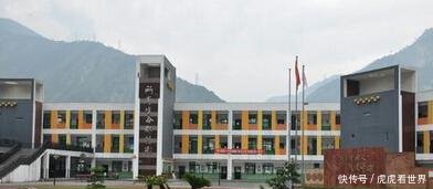 自贡小学排名_自贡青杠林小学图片