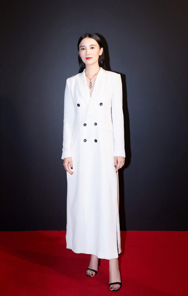 看了张天爱穿条纹裤,再看看小宋佳,才知道什么