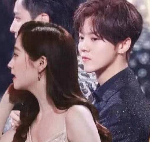 关晓彤跟鹿晗终于同框了, 俊男靓女很养眼, 最后