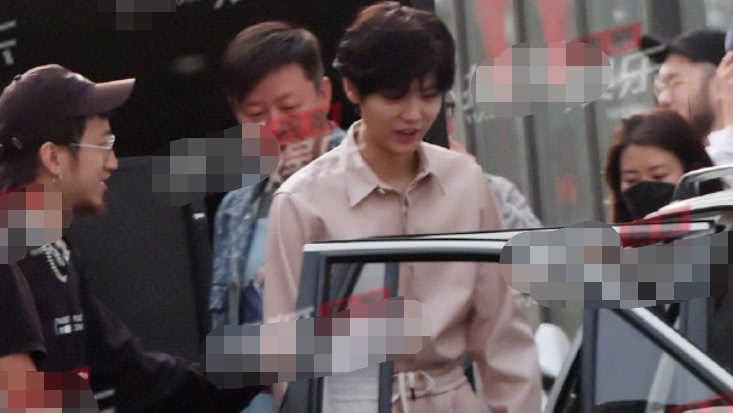 鹿晗生日当晚携女友关晓彤返千万豪宅 二人感